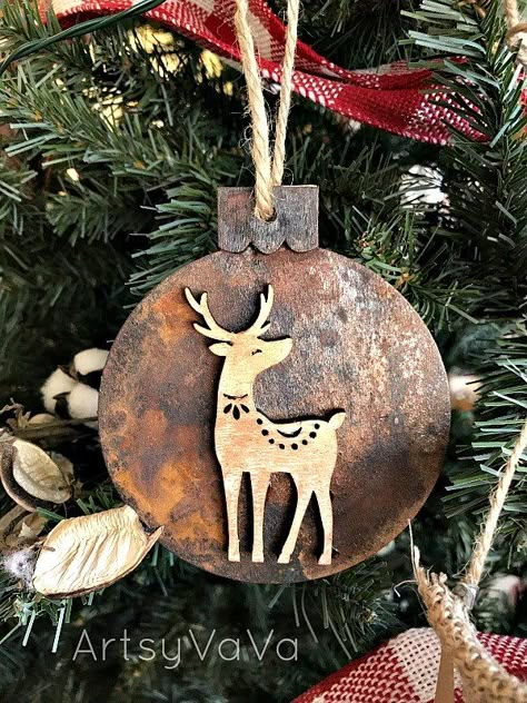 Burlap Christmas Ornaments, Rustic Christmas Ornaments, White Christmas Ornaments, Rustic Ornaments, Simple Craft, Wood Slice Ornament, Wooden Ornament, Wooden Christmas Ornaments, Handmade Christmas Decorations