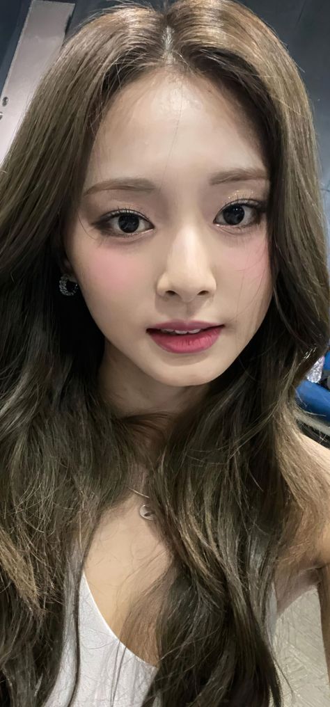 Tzuyu Makeup, 90s Brunette, Haircut 90s, Tzuyu Wallpaper, Twice Wallpaper, Female Cyclist, Medium Length Haircut, Tzuyu Twice, Love Natural