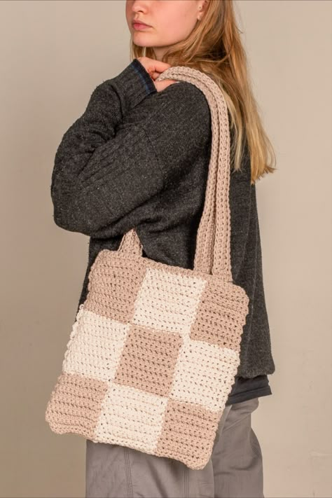 Bag Crochet Ideas, Checkered Tote Bag, Tote Bag Crochet, Crochet Clutch, Bags Handmade, Crochet Tote Bag, Quick Crochet, Crochet Tote, Cute Tote Bags