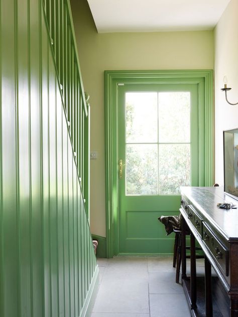 White Walls Green Woodwork, Green Trim Green Walls, Green Stair Railing, Light Green Walls Dark Green Trim, Green Moulding Wall, Yellow Trim Interior, Colorful Trim Interior, Green Baseboards, Green Skirting Boards