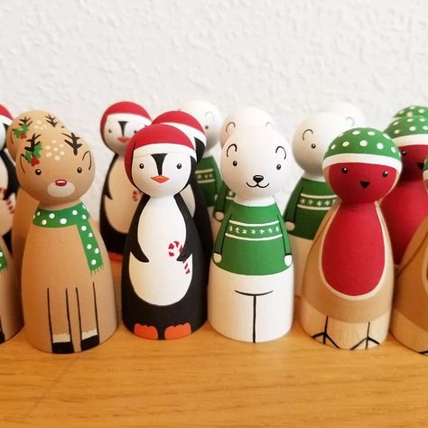 Polar Bear Peg Doll, Christmas Peg Dolls Diy, Winter Peg Dolls, Christmas Peg Doll Ideas, Wooden Peg Doll Ideas, Peg Doll Ideas, Christmas Peg Dolls, Peg Doll Christmas, Christmas Hot Chocolate Gifts