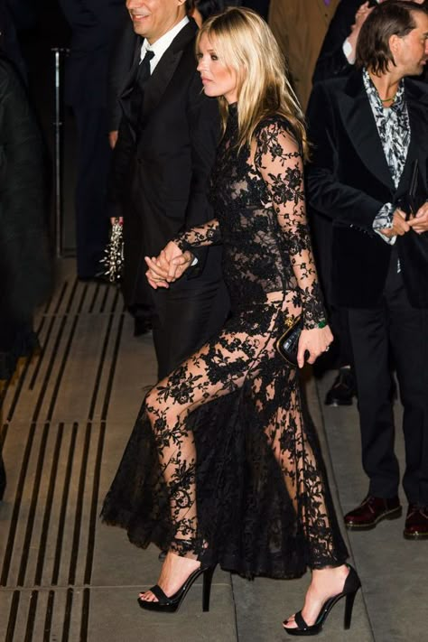 kate-moss-style-rules Flamboyant Gamine, Kate Moss Style, Chic Dressing, Queen Kate, The Zoe Report, Wearing All Black, Black Lace Dress, Fashion Icon, Rachel Zoe