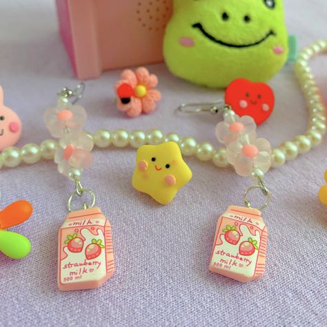 Pink strawberry milk earrings, each one with two tiny pink flowers. Milk Earrings, Strawberry Fairy, Kawaii Flowers, Earrings Strawberry, Milk Fruit, Stargirl Aesthetic, Bright Aesthetic, Cottagecore Earrings, Kawaii Outfits