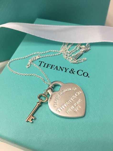 Tiffany & Co Heart Key Pendant/ Necklace belongs to Olga Alvarez Tiffany Heart Key Necklace, Tiffany Heart And Key Necklace, Tiffany And Co Key Necklace, Tiffany Lock And Key Necklace, Tiffany Pendant Necklace, Tiffany’s Necklace, Tifanny And Co Necklace, Collar Tiffany & Co, Tifanny Necklace