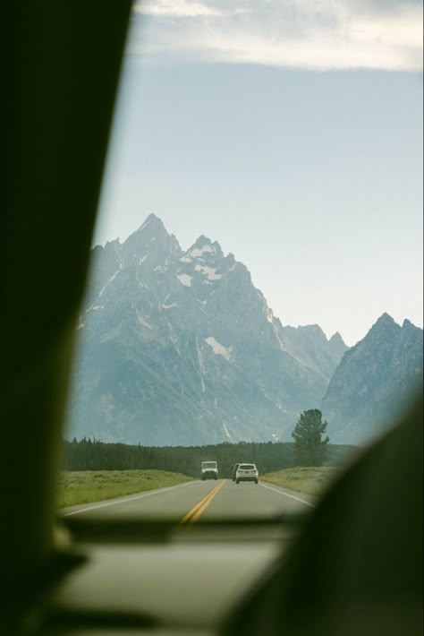 Roadtrip Vibes, Road Trip Film, Road Trip Aesthetic, Trip Aesthetic, Im Coming Home, Mountain Lover, Film Inspiration, Shoot Inspiration, Photography Inspo