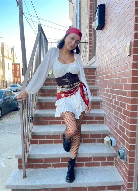 Womens Pirate Outfit Diy, Diy Pirate Outfit Women, Modest Pirate Costume Women, Pirates Diy Costume, Pirate Fancy Dress Women, Simple Pirate Costume Women Diy, Womens Pirate Costume Ideas, Modest Pirate Costume, Pirate Costume Female Diy