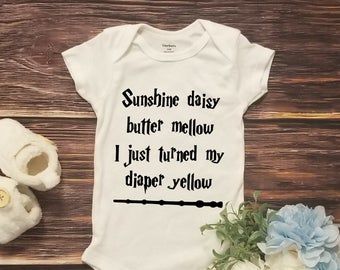 Harry Potter Baby Gift, Harry Potter Baby Clothes, Baby Harry Potter, Harry Potter Onesie, Harry Potter Shower, Harry Potter Etsy, Baby Announcement Onesie, Graphic Onesies, Baby Onsie