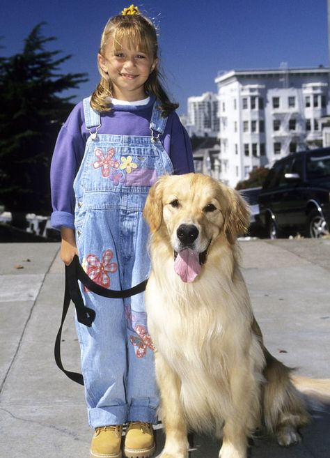 Full House Comet Full House Michelle, 90s Kids Fashion, Michelle Tanner, 90’s Outfits, Feathered Bangs, 90s Teen, Fuller House, 90s Trends, Outfit 90s