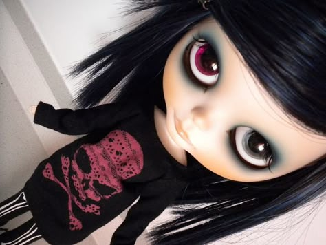 Willow (Blythe Simply Guava custom) by Urtz., via Flickr Black Blythe Dolls, Scene Bangs, Pink And Black Hair, Scene Makeup, Doll Plushies, Doll Aesthetic, Gothic Dolls, Living Dolls, Longer Eyelashes