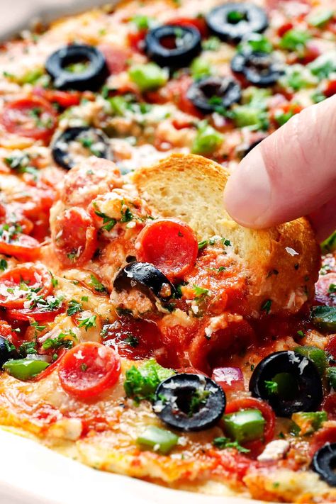 Pizza Dip recipe is your favorite pizza in hot, creamy cheesy dip form, prepped in less than 20 minutes with any toppings! Hot Pizza Dip, Thai Chicken Pizza, Pizza Dip Recipes, Pepperoni Pizza Dip, Barbecue Chicken Pizza, Hot Pizza, Pizza Dip, Buffalo Chicken Pizza, Cheesy Dip