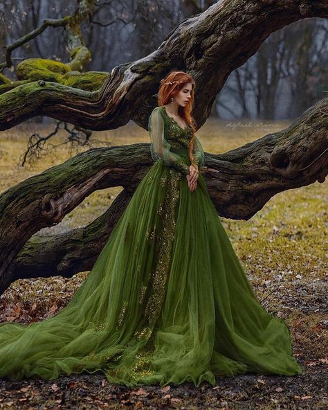 Hunter Green Prom Dress, Cottagecore Gown, Olive Green Prom Dress, Cottagecore Wedding Dress, Prom Dress Long Sleeves, Arabic Party, Green Prom Dress Long, Forest Wedding Dress, Forest Dress