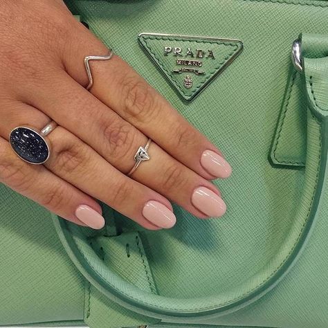 Nail Colors 2022, Neon French Manicure, Nail Colors For Summer, Essie Pink Nail Polish, Pink Essie, Summer Nail Colors, Celebrity Nails, Shine Nails, Glow Nails