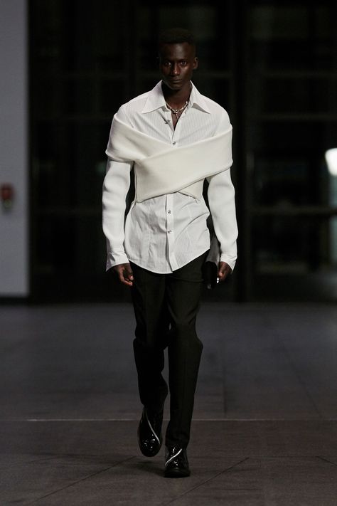 GmbH Fall 2021 Menswear Collection - Vogue High Fashion Men, Menswear Runway, Moda Paris, Futuristic Fashion, Mens Fashion Casual Outfits, Vogue Russia, Menswear Collection, Fashion Line, Fashion Show Collection