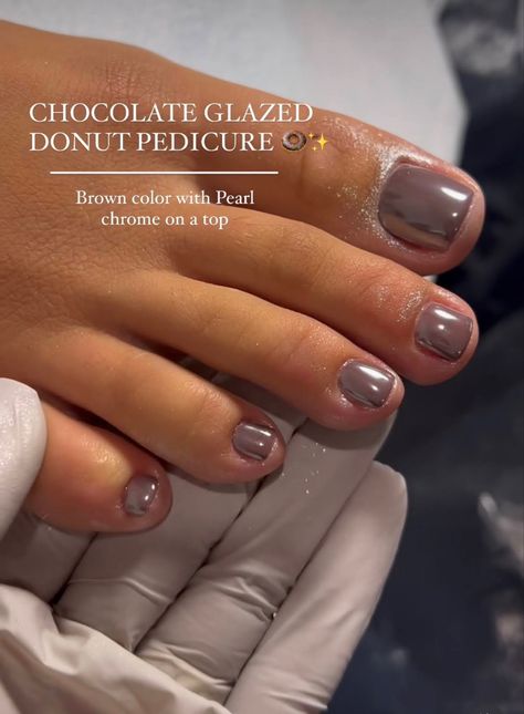 Chocolate Brown Pedicure, Taupe Pedicure, Elegant Pedicure Classy, Brown Toe Nail Polish, Chrome Toes Pedicure, Fall Toe Colors, November Pedicure Ideas, Metallic Pedicure, Tan Pedicure