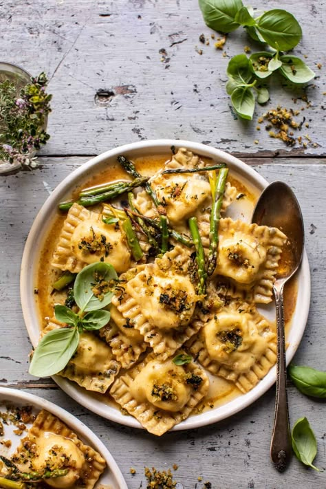 Lemon Butter Cheese Ravioli with Garlic Basil Breadcrumbs | halfbakedharvest.com Half Baked Harvest Recipes, Resep Pasta, Cheese Ravioli, Harvest Recipes, Smitten Kitchen, Butter Cheese, Half Baked, Half Baked Harvest, Lemon Butter