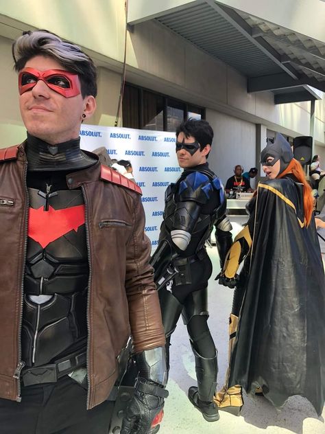 Nightwing Cosplay, Dc Costumes, Robin Cosplay, Superhero Memes, Superhero Cosplay, Dc Cosplay, Cosplay Armor, Batman The Animated Series, Dc Memes