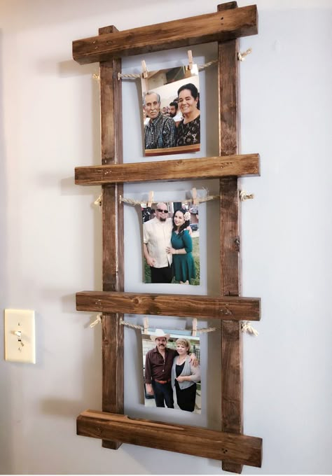 Wood Picture Board, Pinecone Room Decor, Wooden Pallet Photo Display, Pallet Picture Frames Diy Rustic, Picture Frame From Pallet Wood, Rustic Collage Picture Frames, Barn Wood Picture Frames Wall, Pallet Picture Frames, Picture Frame Crafts