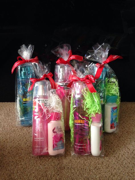 Bath Body Works Gift Ideas, Teacher Appreciation Gifts Spa Theme, Bath And Body Work Gift Basket Ideas, How To Wrap Bath And Body Works Products, Bath And Body Gift Ideas, Aesthetic Goody Bags, Bath And Body Works Gift Baskets, Bath And Body Works Gift Ideas, Baby Shower Prizes For Games Gift Ideas