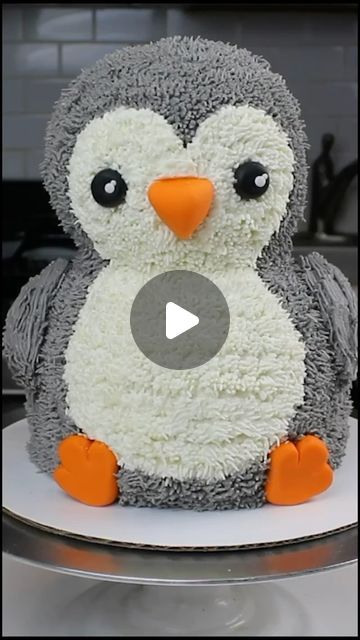 Penguin Cake Design, Penguin Cake Ideas, Penguin Smash Cake, Penguin Birthday Cake, Penguin Theme Cake, Birthday Cake Penguin, Winter Torte, Penguin Cake, Penguin Cakes