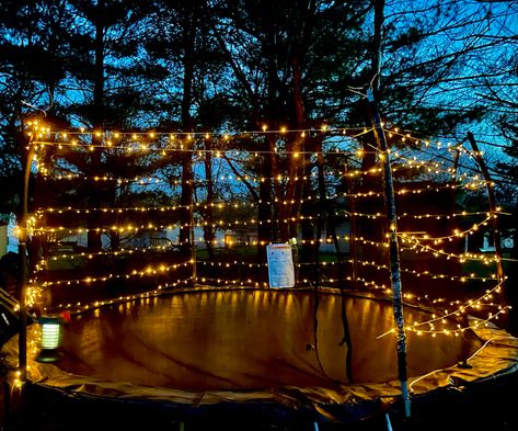 Lights On Trampoline, Trampoline With Lights, Wedding Trampoline, Trampoline Wedding, Resturant Decor, Trampoline Ideas, Trampoline Sleepover, Jumping Trampoline, Trampoline Room