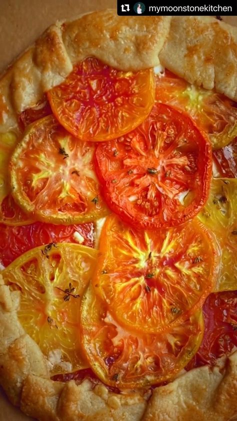 Guilt free eating on Instagram: "#Repost @mymoonstonekitchen with @use.repost ・・・ Heirloom Tomato Galette 🍅 Made with fresh herbs, juicy heirloom tomatoes, savory goat cheese, and a flaky, buttery crust. This beautiful yet simple galette is perfect as an appetizer for entertaining, or as a simple-yet-fancy lunch or dinner alongside a salad. ⠀⠀⠀⠀⠀⠀⠀⠀⠀ ✨ HEIRLOOM TOMATO GALETTE Makes 1 galette INGREDIENTS: For the goat cheese filling: 4 oz cream cheese 5 oz goat cheese 1 small shallot, minced 1 Fresh Tomato Galette, Vegan Tomato Galette, Heirloom Tomato Pizza, Beefsteak Tomato Salad, Heirloom Tomato Galette, Heirloom Tomatoes Recipes Salad, Tomato And Goat Cheese Tart, Tomato Galette Recipe, Healthy Fancy Recipes