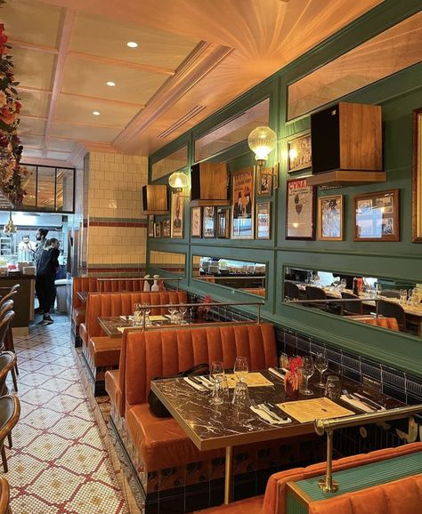 Modern Vintage Restaurant Interior, Diner Dining Room, Modern Retro Restaurant, Modern Diner Interior, Family Restaurant Design, Diner Restaurant Design, Modern Diner Design, Modern Diner Aesthetic, Mid Century Restaurant Design