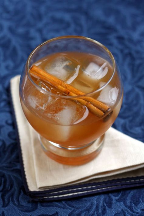 The Canadian Cocktail - Spiced rum, with its notes of cloves, allspice, and vanilla, is complemented by the comforting fall flavors of spicy cinnamon, sweet, rich maple syrup, and warming apple cider in this cocktail inspired by autumn in Toronto. Cinnamon Cocktail, Maple Syrup Recipes, Apple Cocktail, Canadian Thanksgiving, Whisky Cocktails, Cider Cocktails, Rum Cocktails, Canadian Food, Rum Cocktail