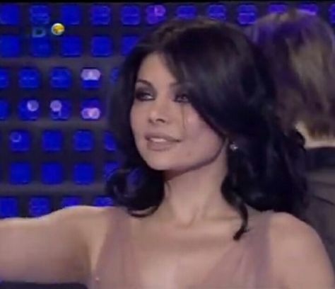 Haifa Wehbe Outfits, Hifa Wahbi, Haifa Wehbe Aesthetic, Haifa Wehbe 90s, Haifa Wehbe Makeup, Pictures With Meaning, Old Celebrities, Haifa Wehbe, Prettiest Celebrities