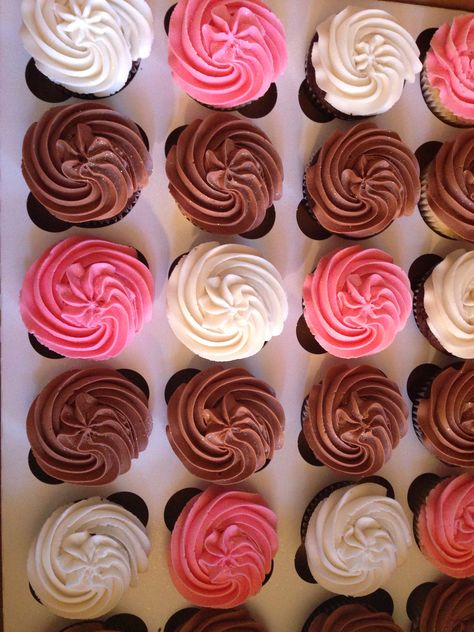 Pink And Brown Cupcakes, Brown Cupcakes, Assorted Cupcakes, Puppy Cupcakes, Strawberry And Chocolate, Horse Birthday Parties, White Cupcakes, Brown Puppies, Pinterest Wedding