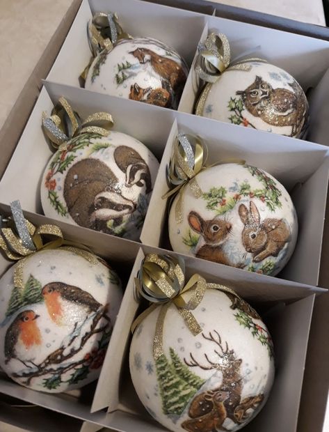 Christmas Ornaments Decoupage, Decoupage Ornaments Xmas, Woodland Christmas Theme, Easy Pumpkin Decorating, Decoupage Ornaments, Woodland Christmas Decor, Handpainted Christmas Ornaments, Christmas Tree Inspo, Christmas Decoupage