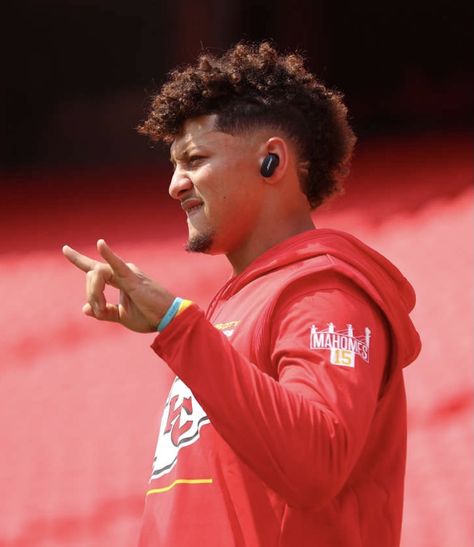 Patrick Mahomes Haircut For Boys, Patrick Mahomes Haircut, Mahomes Haircut, Pat Mahomes, Boys Curly Haircuts, Fade Haircut Curly Hair, Boys Haircut Styles, Mens Hairstyles Curly, Mens Hairstyles Fade