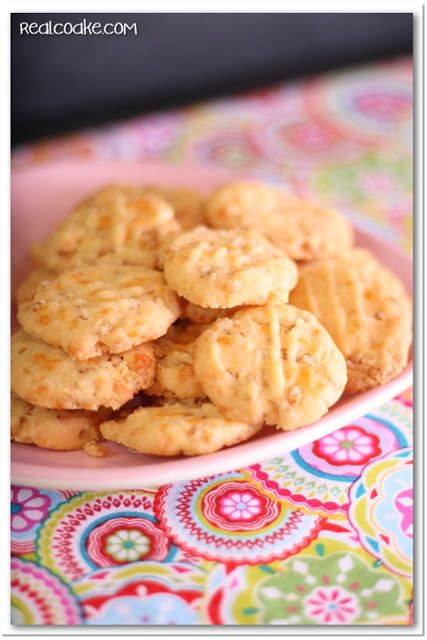 Cheese Wafers Recipe, Rice Krispie Recipe, Rice Krispie Balls, Wafers Recipe, Cheese Wafers, Cheese Straws Recipe, Rice Krispies Recipe, Homemade Cheese Crackers, Recipe Rice