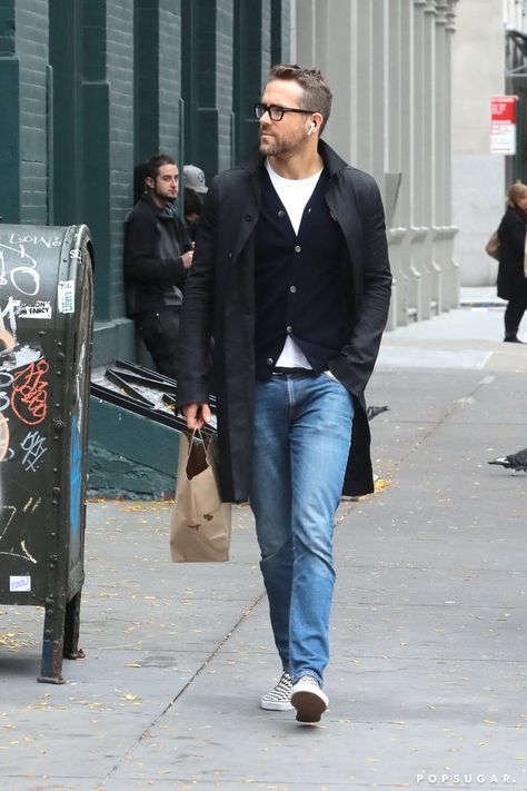 Ryan Reynolds Out in NYC Pictures November 2017 Ryan Reynolds Style, Nyc Pictures, Nyc November, November Outfits, Stylish Mens Fashion, Mens Fashion Urban, Clothes Men, Ryan Reynolds, Gentleman Style