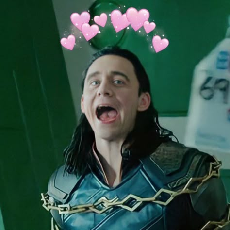 Loki Cute Pics, Cute Loki Pictures, Loki Funny Face, Loki Laufeyson Smiling, Loki Funny, Loki Meme, Loki Laufeyson Meme, Loki Wallpaper, Loki Cosplay