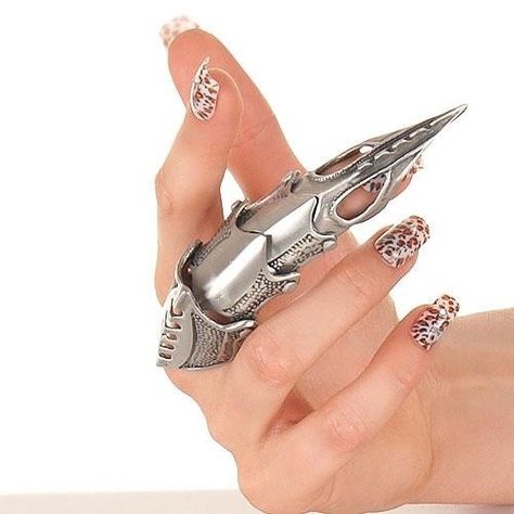 Anatomical Jewelry, Nail Armor, Armor Ring, Tattoo Henna, Popular Jewelry, Jewelry Outfit, Hand Jewelry, Fantasy Jewelry, Gothic Jewelry