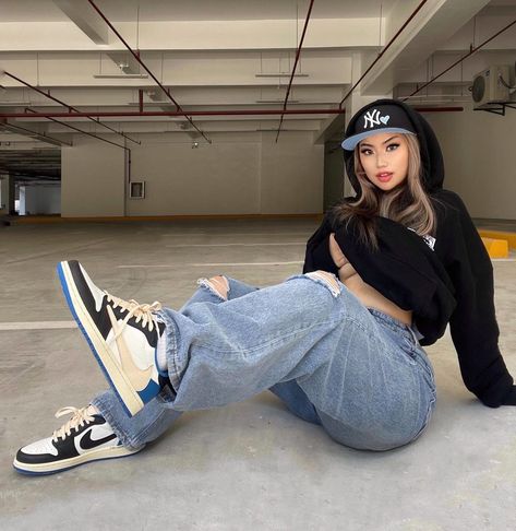 Womens Street Style, Nike Travis Scott, Travis Scott Jordan 1, Hypebeast Fashion, Nike X Travis Scott, African Wedding Attire, Tomboy Style Outfits, My Shoes, Trendy Fashion Outfits