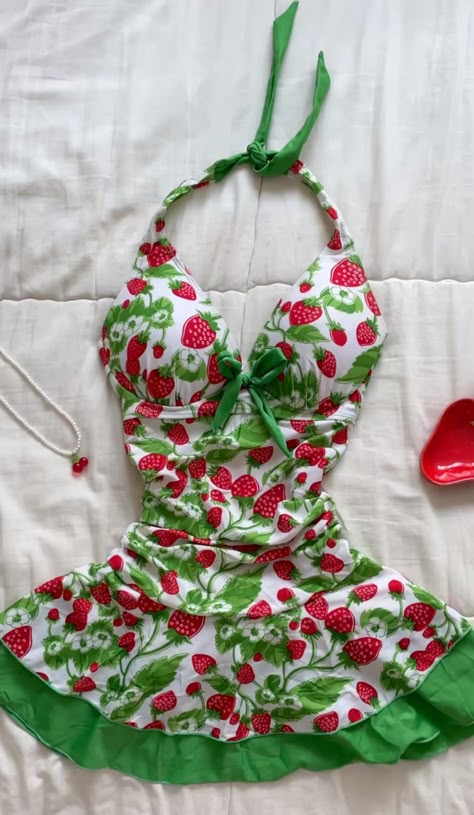 Strawberry Swimsuit, Pretty Swimsuits, Swimsuits Outfits, Cute Bathing Suits, Strawberry Print, Cute Swimsuits, Really Cute Outfits, Swim Suits, Swim Dress