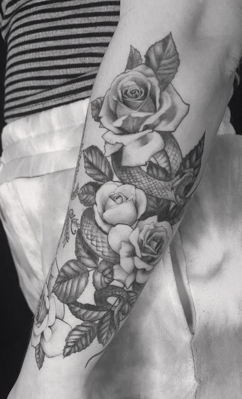 Snake Roses Tattoo, Snake And Flower Tattoo, Black And Grey Realism, Realism Tattoos, Mama Tried, Roses Tattoo, Realism Tattoo, Nature Tattoos, Best Tattoo