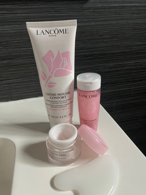 Lancome skincare, skincare routine, skin care aesthetics, morning routine aesthetic. Lancome Aesthetic, Lancôme Makeup, Morning Routine Aesthetic, Skincare Wishlist, Lancome Skincare, Routine Aesthetic, Routine Skin, Beauty Care Routine, Lancome Makeup