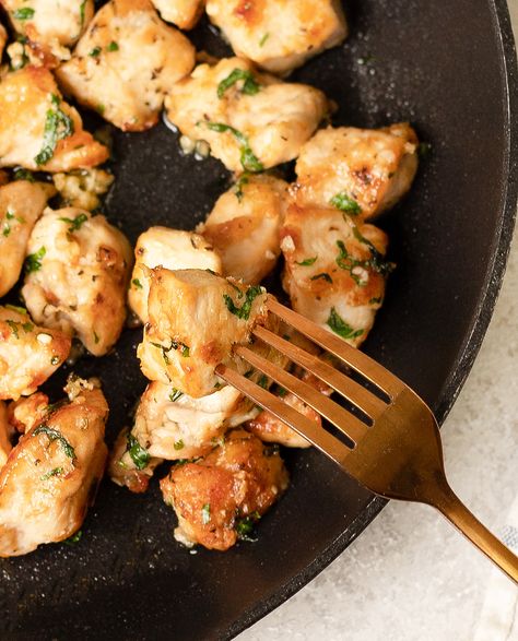 Garlic Butter Chicken Bites Grilled Chicken Bites Recipes, Grilled Chicken Bites, Garlic Butter Chicken Bites, Butter Chicken Bites, Chicken Bites Recipes, Garlic Butter Chicken, Healthy Supper, Party Appetizers, Chicken Bites