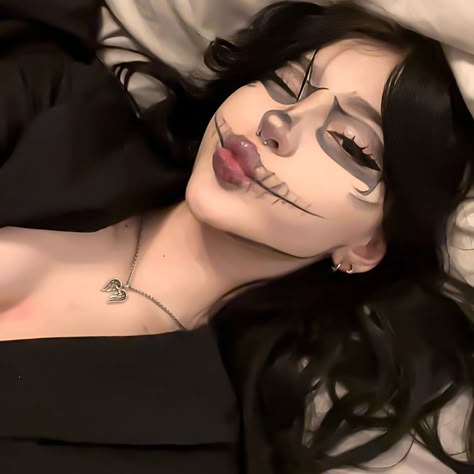 Hot Halloween Makeup Ideas, Emo Halloween Costume Ideas, Ulzzang Halloween, Hot Halloween Makeup Looks, Catrina Aesthetic, Hot Halloween Makeup, Tate Makeup, Calavera Makeup, Look Halloween