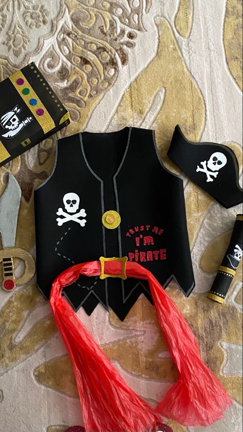 Pirate Activities Preschool, Pirate Costume Kids, Pirate Costume Diy, Pirate Activities, Pirate Crafts, Halloween 1, Costume Diy, Pirate Costume, Diy Costumes