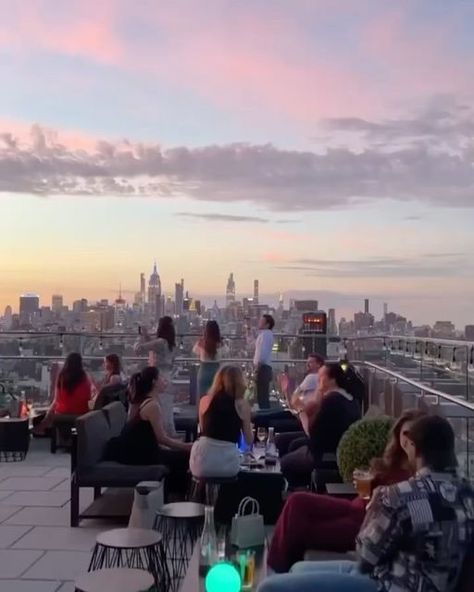 New York City 🗽 NYC Travel | Hotels | Food | Tips on Instagram: "Sipping Cocktails with a Skyline View in NYC’s Best Rooftop Bars!😍✨🇺🇸🗽  Share this with the first person on your tag list!❤️  📸: @newyork_bars  📍 The Crown at 50 Bowery 📍 Lost in Paradise Rooftop 📍Public Hotels 📍 Jimmy Soho Rooftop 📍 Stavros Niarchos" Stavros Niarchos, New York Rooftop, Nyc Dream, Rooftop Bars Nyc, New York Sunset, Nyc Pics, 2024 Manifestation, New York Bar, Lost In Paradise