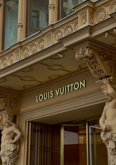 Louis Vuitton Wallpaper, Expensive Fashion, French Luxury Brands, Louis Vuitton Store, Roman Architecture, Italian Heritage, Wallpapers For Iphone, Green Backdrops, Fashion Design Portfolio