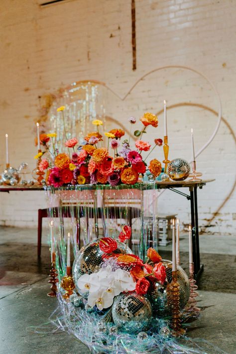 An elopement with disco balls, roller skates and a tiered, piped, Zee Scott magnificent wedding cake at The Line Melbourne. | Photo by https://www.heybabephoto.com/ Retro Flowers Wedding, Disco Ball Wedding Bouquet, Disco Ball Sweetheart Table, Roller Skating Wedding, Disco Wedding Flowers, Disco Wedding Cake, Waffle Wedding, Disco Flowers, Desert Disco