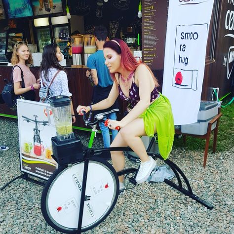 Smoothie Bike, Juice Business, Power Smoothie, Smoothie Bar, Bicycle Shop, Stand Ideas, Event Stand, Bike Jersey, Stationary Bike