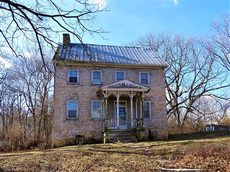 This house is going up for sale spring 2018. Beautiful early stone house in eastern Washington County, Maryland with wonderful stonework. Flat arches and gorgeous Victorian porch. Washington State Homes, Washington State Architecture, Washington Island Door County, Newport State Park Door County Wi, Oregon Victorian Houses, Victorian Porch, Stone Exterior Houses, Eastern Washington, Washington County