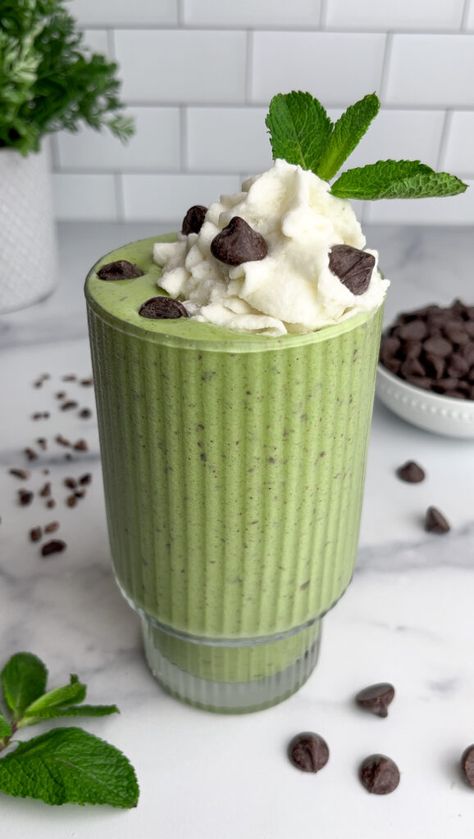 Mint Chocolate Chip Smoothie Cacao Nibs Smoothie, Mint Chip Smoothie, Mint Chocolate Chip Smoothie, Chocolate Chip Smoothie, Oreo Smoothie, Mint Chocolate Chip Milkshake, Dairy Free Whipped Cream, Cacao Smoothie, Almond Butter Smoothie