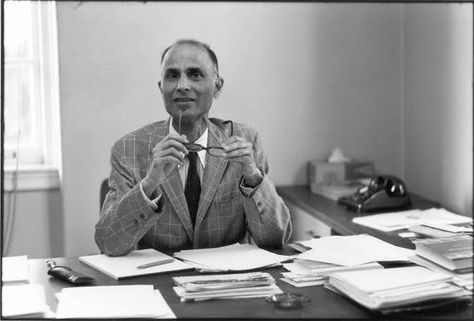 Picture of Indian-American mathematician and physicist, Harish Chandra Fields Medal, Paul Dirac, Indian Institute Of Science, University Lectures, Indian American, Theoretical Physics, Career Fields, Physics And Mathematics, 16 October