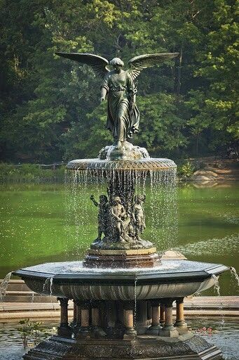 Angel fountain Kolam Air, Water Fountain Design, Bethesda Fountain, Fountains Backyard, Fountain Design, Angel Statue, Luxury Garden, Water Features In The Garden, Garden Fountain